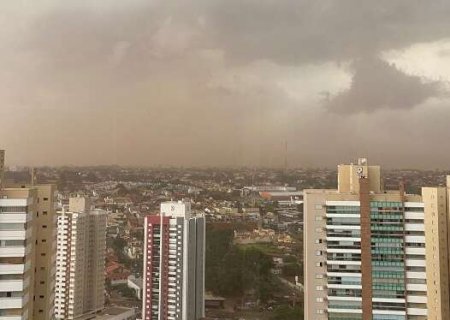 Nuvem de poeira encobre c&eacute;u, seguida de chuva, com possibilidade de granizo