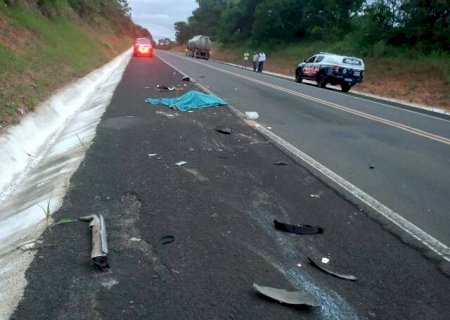 Motociclista morre ao ser atropelado e arrastado por 30 metros na BR-359