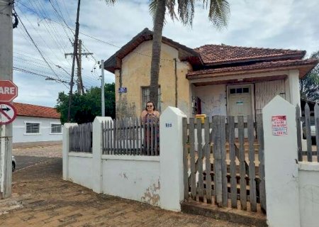 Vizinhos do Carnaval se dividem entre lucro e torcida pela paz