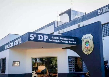 Mulher tenta extorquir R$ 5 mil de homem para não enviar fotos íntimas em MS