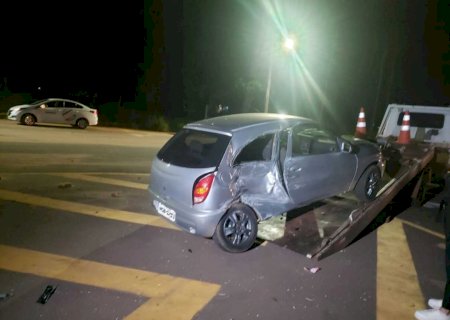 Casal fica ferido em acidente com caminhonete no macroanel em Campo Grande