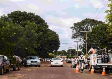 Concessionária acaba com ligações clandestinas de 100 casas em ocupação de Campo Grande