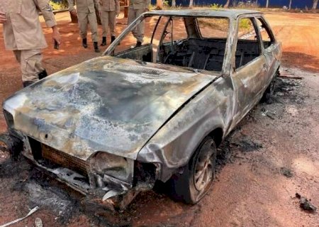 Mulher incendeia veículo de ex-companheiro após suspeitar de traição em Ivinhema