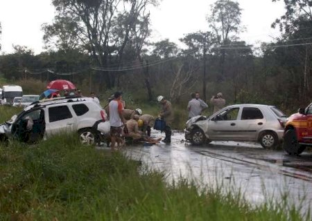 Motorista morre em acidente envolvendo tr&ecirc;s carros em Campo Grande