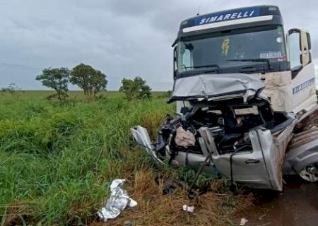 Motorista de caminhonete morre em colisão frontal com carreta entre Nova Alvorada e Casa Verde