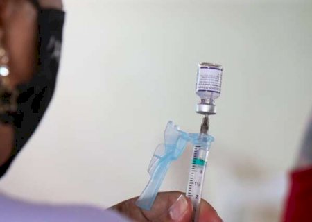 Gr&aacute;vidas e mais 2 novos p&uacute;blicos podem tomar vacina bivalente na Capital