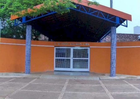 Menina de 12 anos amea&ccedil;a "furar" alunas em escola e &eacute; detida com canivete em MS