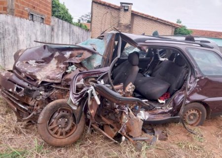 Veículos ficam destruídos em mais um acidente entre Glória de Dourados e Deodápolis