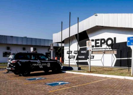 Homem tem faca cravada no peito após defender esposa de briga em conveniência de Campo Grande