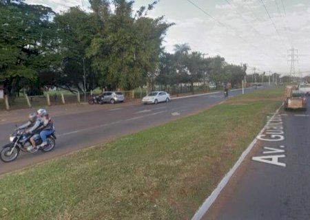 Motociclista morre ap&oacute;s bater em carreta parada em Campo Grande