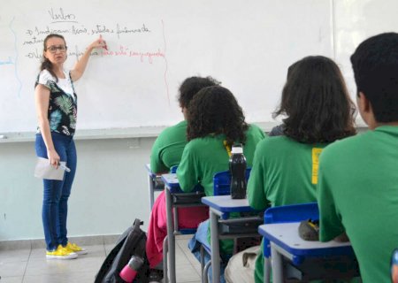 Professor de MS vai ganhar salário de quase R$ 12 mil, o triplo do piso nacional