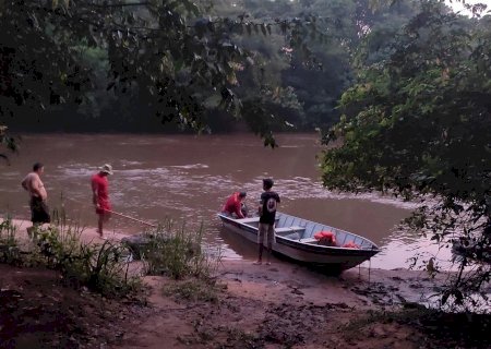 Com apoio de bombeiro de Fátima do Sul, corpo de pescador de Bataguassu é encontrado no rio Anhanduí, em Nova Andradina