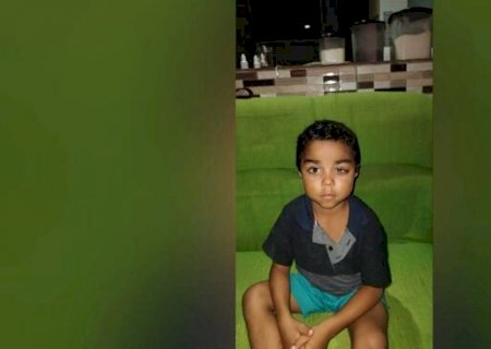 Criança de 5 anos que perfurou o olho continua à espera de transplante em Glória de Dourados