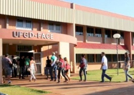 Terminam nesta segunda-feira as inscrições para professores temporários na UFGD