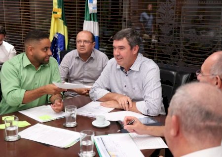 Antônio João receberá investimentos para construção de escola e pavimentação de ruas