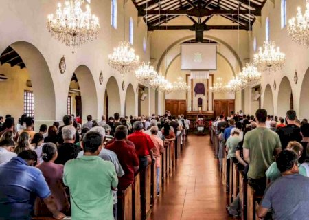 Celebração da Paixão de Cristo reúne mais de mil fiéis em Santuário de Campo Grande