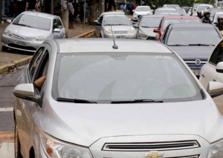 Motoristas de 124,6 mil veículos de Mato Grosso do Sul devem pagar licenciamento neste mês