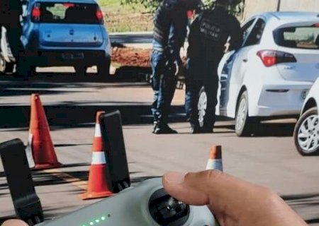 Pol&iacute;cia vai usar drone para multar condutores em fila dupla em Campo Grande