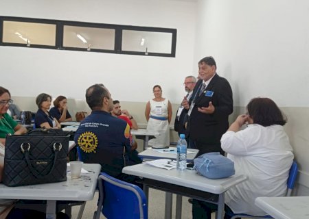 Rotarianos de 30 cidades participam de treinamento em Dourados>