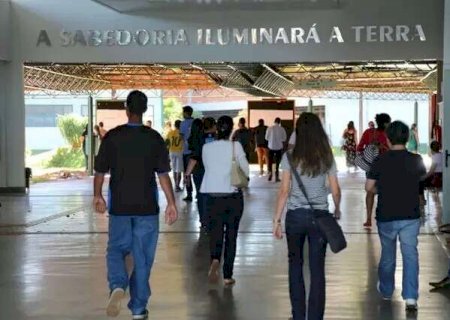 Com média de 30 concorrentes por vaga, 26 mil pessoas fazem concurso do TJ hoje