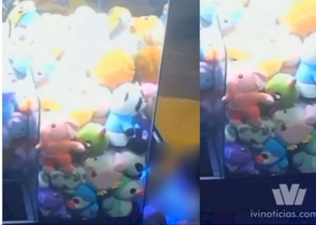Menino fica ‘preso’ em máquina de pelúcia durante brincadeira em MS
