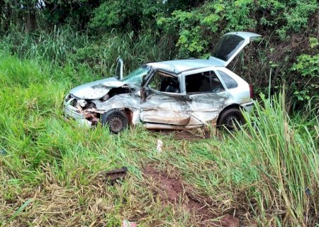 Motorista fica preso nas ferragens após acidente com caminhão baú entre Deodápolis e Ivinhema na BR-376