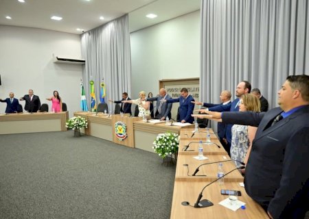 Ivinhema - Vereadores(as), prefeito, vice-prefeita são empossados e mesa diretora eleita