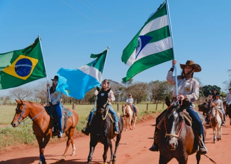 Em Jateí, Cavalgada da Fogueira mantém tradição e muita participação