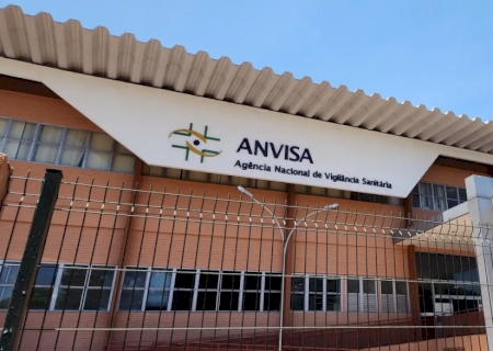 Anvisa proíbe comercialização de medicamentos e complemento alimentar