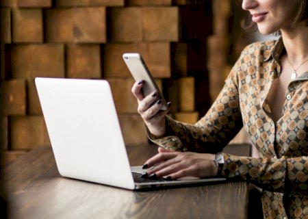 Internet está em 80 milhões de lares brasileiros e acessos disparam em áreas rurais, diz IBGE