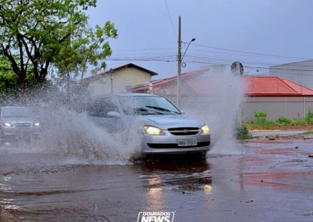 Previsão coloca Dourados em alerta de tempestade com risco de granizo e ventos de até 60 km/h