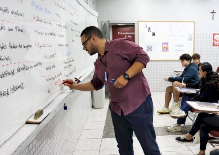 Número de professores temporários no Brasil é maior que na OCDE