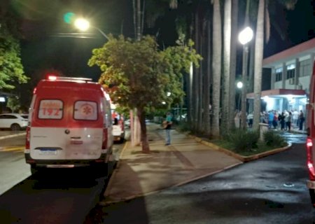 Motociclista atropelado por carro que invadiu preferencial morre em hospital de Dourados