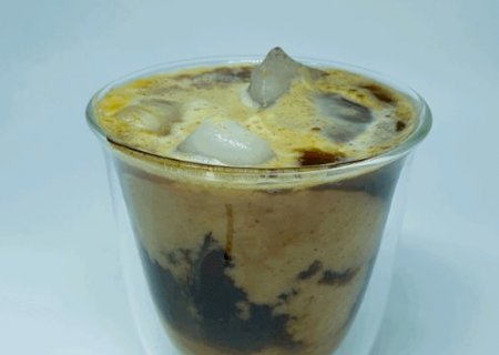 Banana madura vira bebida diferente e sem açúcar para café do dia>