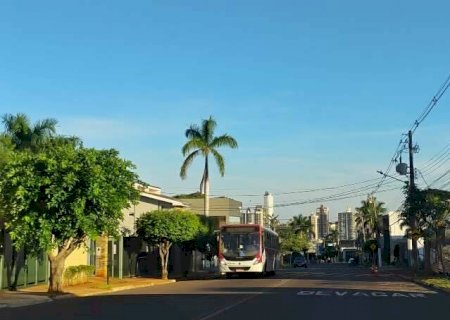 S&aacute;bado come&ccedil;a com c&eacute;u claro e previs&atilde;o &eacute; de calor&atilde;o ao longo do dia>