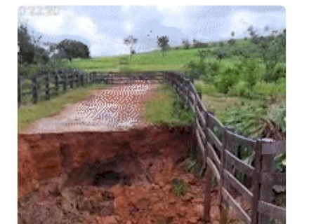 Costa Rica: Chuva de 150 mm em 3 horas danifica ponte e derruba outra na zona rural>