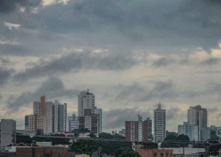 Frente fria avan&ccedil;a e dia pode ser com chuva e ventos fortes em MS>