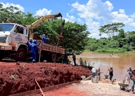 No Rio Dourados, pescadores constroem rampa para barcos em busca de belas paisagens, esporte e até \'dinossauros\'