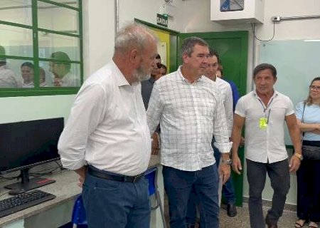 Riedel entrega reforma de escola constru&iacute;da em 1942 e que foi base do Ex&eacute;rcito em Dourados>