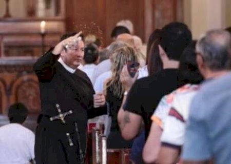 Pandemia tem heranças que vão do álcool em gel à missa sem “paz de Cristo”>