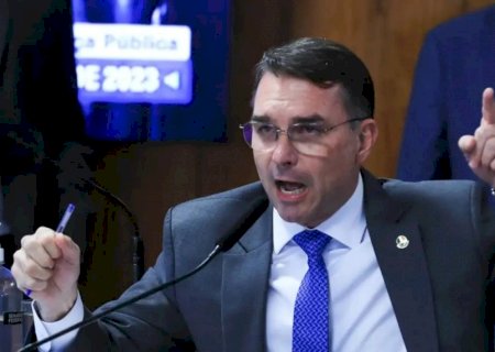 Flávio Bolsonaro cresce e alcança Lula no 2º turno, aponta Quaest