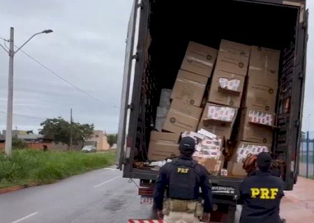 PRF e PM apreendem 50 mil maços de cigarros em Batayporã (MS)