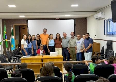 Projeto Cine Câmara reúne estudantes e autoridades em sessão especial na Câmara de Vicentina