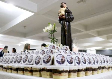 Quer casar? Bolo de Santo Ant&ocirc;nio j&aacute; est&aacute; &agrave; venda em Campo Grande