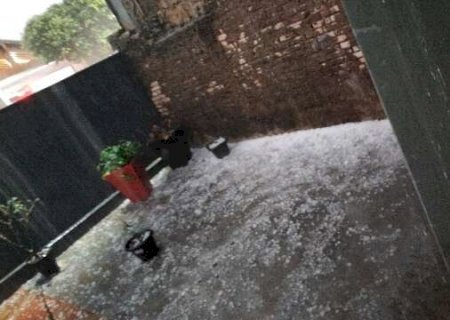 Temporal com granizo assusta moradores e causa prejuízos em Ivinhema>