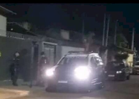 Homem tenta atacar pai idoso de 71 anos com faca e morre baleado pela pol&iacute;cia em MS>