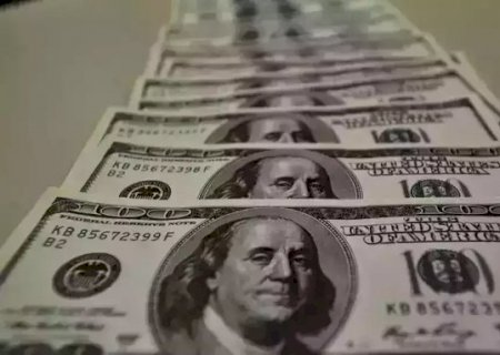 D&oacute;lar sobe a R$ 5,02 e bolsa cai com tens&otilde;es externas e cautela fiscal>