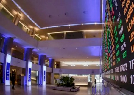 Bolsa atinge menor nível desde janeiro com exterior e tensão política>