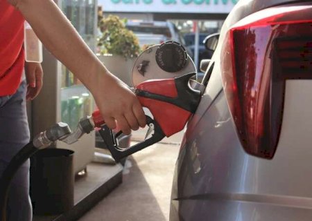 Petrobras reajusta gasolina, mas subsídio limita alta a R$ 0,03 na bomba>