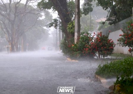 Com maio mais chuvoso em 11 anos, Dourados tem alerta de tempestade até quinta>